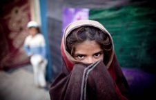 دختر 1 226x145 - گزارش تکان دهنده یک نشریه خارجی درباره بحران گرسنگی و فروش دختران در افغانستان