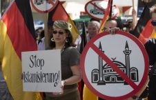 ضد اسلام 226x145 - تظاهرات مسالمت آمیز موافقان و مخالفان مسجد در جرمنی!
