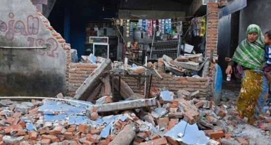 زلزله اندونزیا، جان 100 نفر را گرفت!