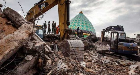 افزایش شمار قربانیان زلزله و سونامی در اندونزیا