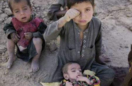 فقر 450x295 - بحران تغذیه؛ پدیده ای فراگیر در افغانستان