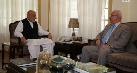 کرزی الکساندر مانتیتسکی 550x295 - جزییات دیدار حامدکرزی با سفیر روسیه در کابل