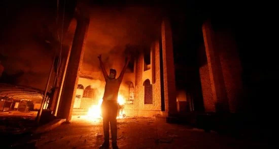قونسولگری ایران در بصره آتش زده شد