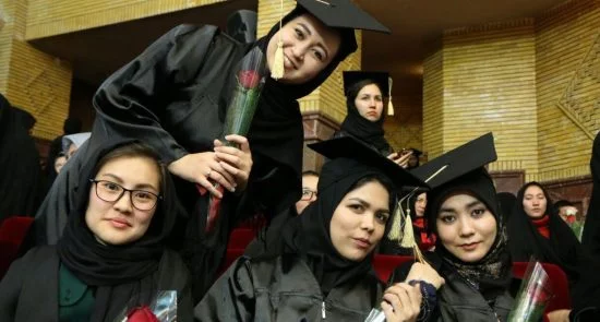 بررسی مشکلات محصلان افغان در ایران؛ قول مساعدت مقامات این کشور برای کاهش هزینه های تحصیلی