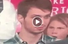 ویدیو/ واکنش‌های عجیب یک دختر و پسر در حین سخنرانی ترمپ