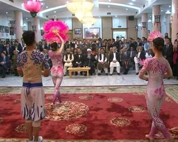 رقص 1 - سرور دانش، محمد محقق و صبغت الله مجددی در مجلس رقص چه می کنند؟ + تصاویر
