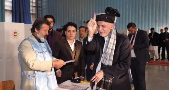 تیر خلاص اشرف غنی به دیموکراسی در افغانستان