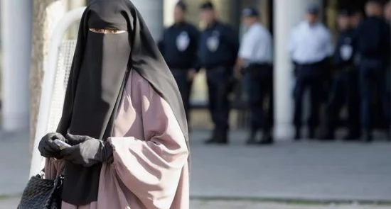 ممنوعیت پوشش برقع، نقض حقوق بشراست!