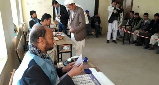 عدم حضور شماری از کارمندان کمیسیون انتخابات در مراکز رای دهی