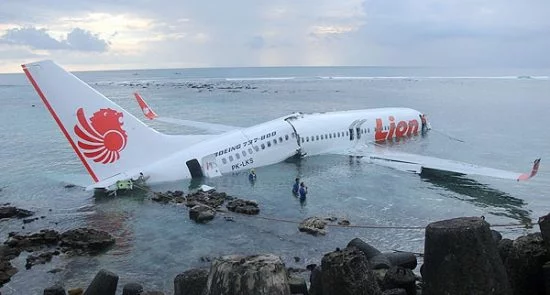 سقوط یک فروند طیاره مسافربری در اندونزیا