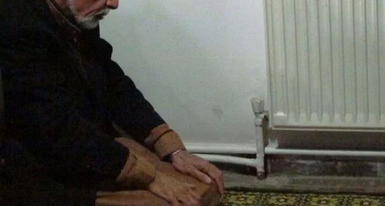اشرف غنی برای صحتمندی مجروحین هوتل اورانوس دست دعا بلند کرد