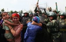 تصاویر/ اعتراض باشنده گان اندونزیا به سیاست های ضد اسلامی چین!