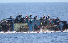 قایق 226x145 - غرق شدن قایق حامل پناهجویان افغان در آب‌های ترکیه