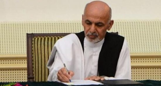 اشرف غنی  550x295 - حکم آزادی 400 زندانی طالبان به امضاء رییس جمهور غنی رسید
