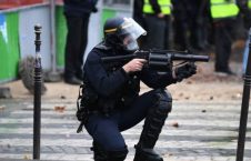 حمله پولیس فرانسه به معترضان واسکت زرد