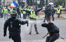 واسکت زرد 226x145 - لشکرکشی پولیس فرانسه برای مقابله با مردم!