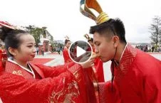 ویدیو/ حرکت عجیب داماد در روز ازدواج اش!