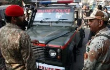 کاروان مقامات امنیتی در پاکستان هدف حمله قرار گرفت