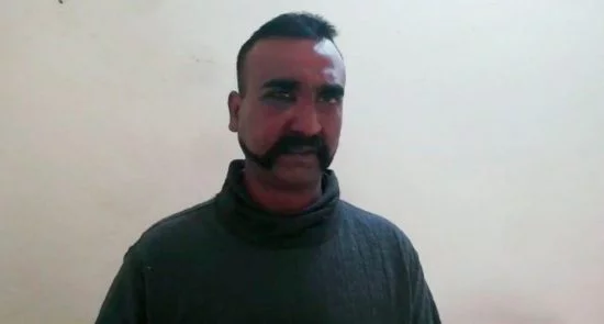 هند: پاکستان اسیر هندی را تحقیر کرده است!