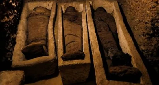 کشف 12 طفل مومیایی شده 2300 ساله در مصر + تصاویر