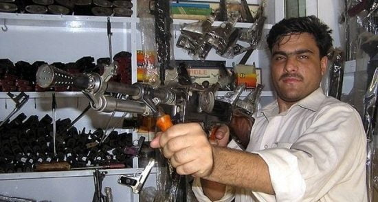 سرنوشت مبهم فابریکه های سلاح های پاکستانی
