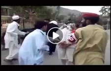 ویدیو/ لت و کوب مهاجرین افغان توسط پولیس پاکستان
