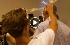 ویدیو/ استقبال گرم از سناتور آسترالیایی با تخم مرغ