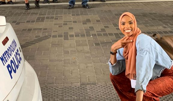 شیما اسماعیل 2. - عکس/ واکنش زیبای زن مسلمان به مظاهره کننده گان اسلام‌ستیز