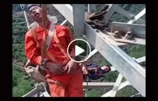 ویدیو/ استراحت خطرناک چینایی ها در وسط زمین و آسمان