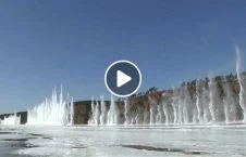 ویدیو/ انفجارهای جذاب و دیدنی در یک رودخانه یخی در چین