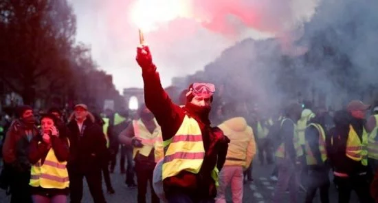 اعتراض باشنده گان پاریس به سیاست‌های دولت فرانسه