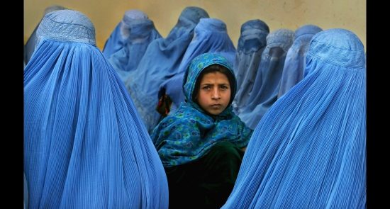 زنان 550x295 - نکوهش ازدواج اجباری زنان توسط طالبان؛ زنان می‌توانند در مورد ازدواج تصمیم بگیرند