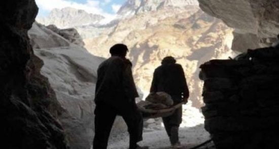 معدن 550x295 - همکاری پاکستان با طالبان در تاراج معادن لاجورد و طلای بدخشان