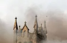 تصاویر/ آتش گرفتن کلیسای قدیمی در امریکا