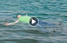 ویدیو/ لحظه زنده شدن جسد شناور روی آب