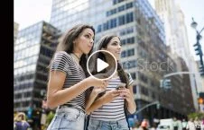 ویدیو/ نمایش جالب راه رفتن دو دختر جوان در آسمان نیویارک