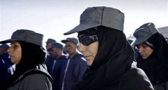 پولیس زن 550x295 - افزایش انتقاد ها از تقاعد اجباری پولیس های زن توسط طالبان