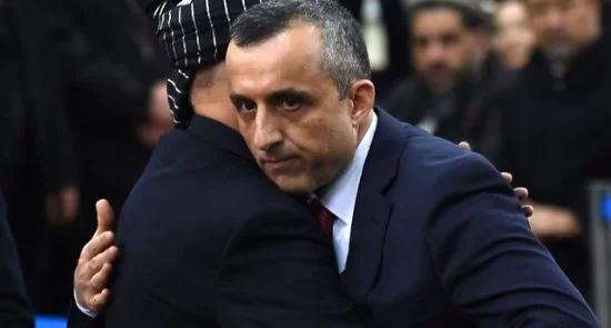 انتقاد حقوق دانان از حضور غیر قانونی امرالله صالح در کنار رییس جمهور غنی