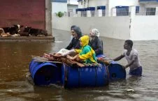 تصاویر/ جاری شدن سیلاب ها در هند ۱۱۰ قربانی گرفت