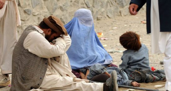 فقر 550x295 - گزارش تازه سیگار از افزایش فقر در افغانستان