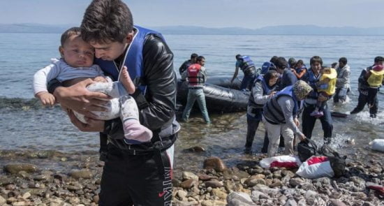 پناهجو 550x295 - آواره گی 25 هزار تن از پناهجویان در جزایر یونان