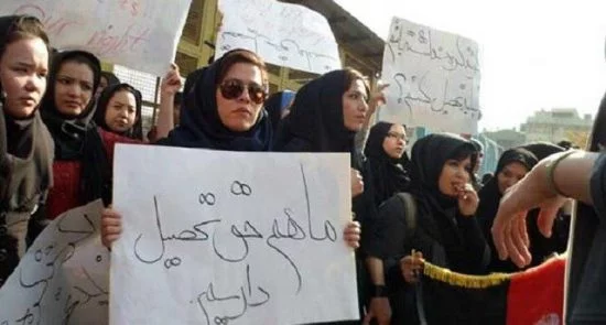 دهها محصل نخبه افغان در ایران انصراف تحصیلی می‌دهند!