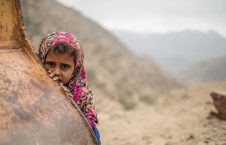 طفل یمنی 226x145 - زنده گی ملیون ها طفل در مرگبارترین مناطق جهان