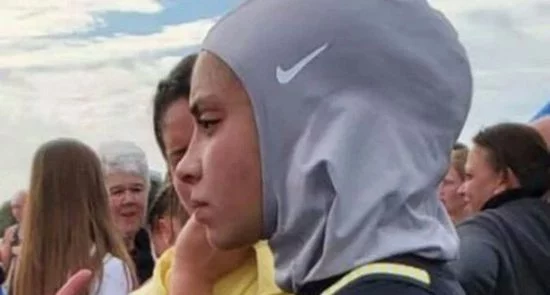 دختر مسلمان به دلیل حجابش از مسابقات دومیدانی حذف شد