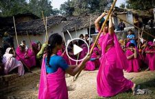 ویدیو/ درگیری و لت و کوب دو قبیله هندی با یکدیگر