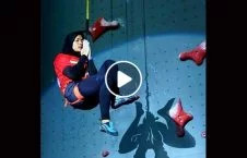 ویدیو/ زن عنکبوتی مسلمان شگفتی ساز شد