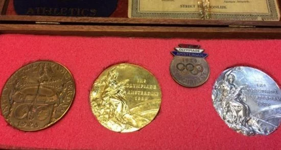 مدال‌های ورزشکار سیاهپوست بریتانیا به حراج گذاشته شد