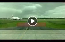 ویدیو/ لحظه برخورد صاعقه به نزدیکی طیاره مسافربری