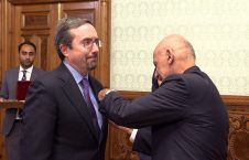 جان بس 226x145 - اهدای مدال غازی وزیر محمد اکبرخان به سفیر امریکا در کابل
