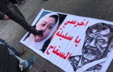 صدام1. 226x145 - تصاویر/ صدام و دخترش زیر پاهای تظاهرکننده گان عراقی